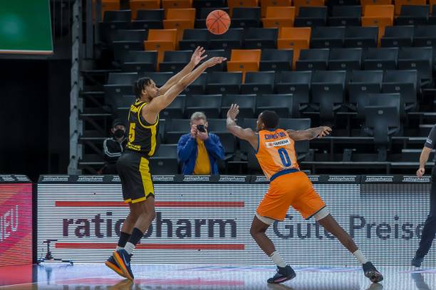 们的成功背 们的成功背